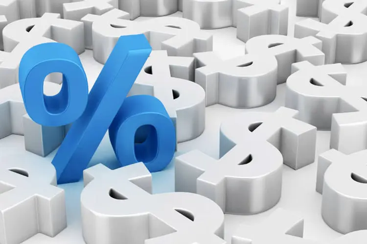 
	Taxa de juros: a taxa de juros mais alta para as pessoas f&iacute;sicas &eacute; a do rotativo do cart&atilde;o de cr&eacute;dito, que subiu 8,8 pontos percentuais, chegando a 403,5% ao ano
 (TimArbaev/Thinkstock)