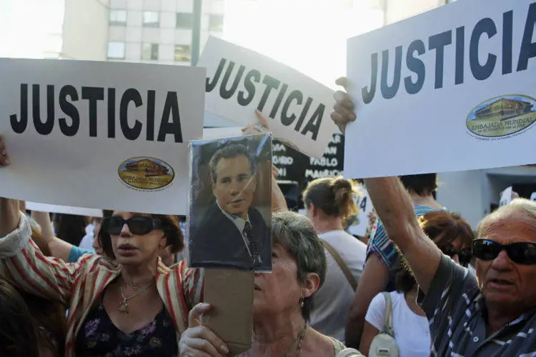 Argentinos pedem justiça nas investigações da morte de promotor Alberto Nisman em Buenos Aires (Marcos Brindicci/Reuters)