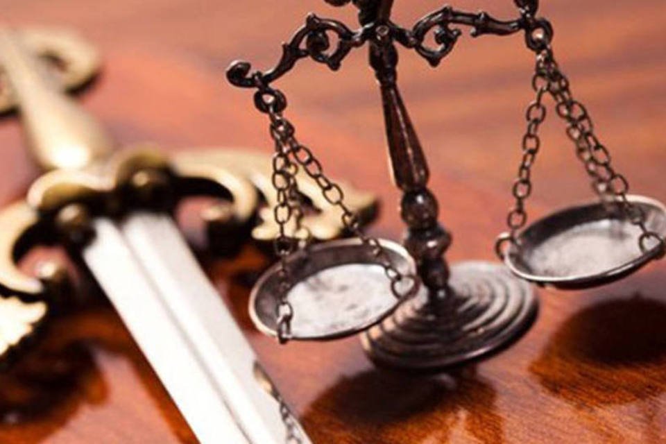 Juízes aposentados devem ser julgados na justiça comum, decide STF