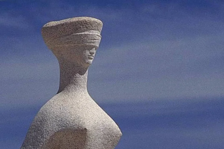 Escultura "A Justiça", de Alfredo Ceschiatti, em frente ao prédio do STF (Valdemir Cunha/VIAGEM E TURISMO)