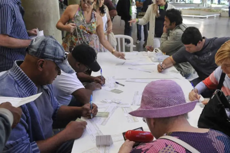 Em Brasília, os eleitores de outras unidades da federação procuram os postos de atendimento para justificar o voto (Antonio Cruz/ABr)