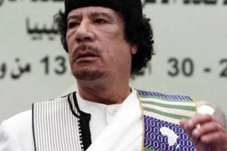 O comunicado alerta que as tropas de Kadafi devem deixar imediatamente as regiões dos rebeldes (Mahmud Turkia/AFP)