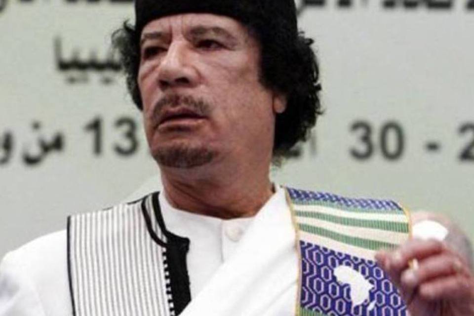 Reino Unido impede Kadafi de recuperar € 1bilhão em notas