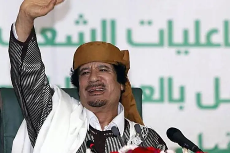 Kadafi: Forças da Líbia combateram rebeldes pelo controle de um porto estratégico de petróleo na segunda-feira  (Mahmud Turkia/AFP)