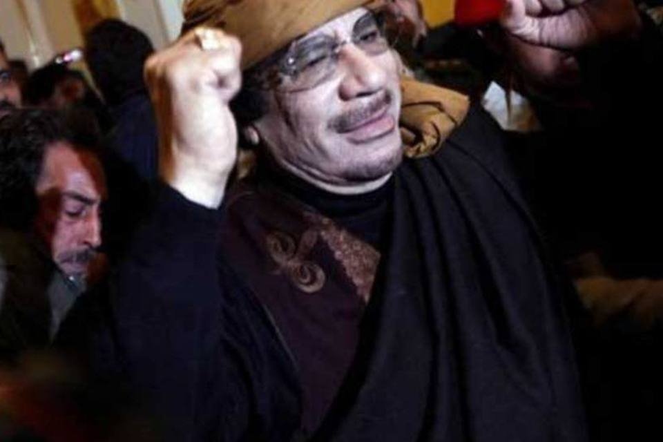 Kadafi reaparece na TV e declara: “morte ou vitória”