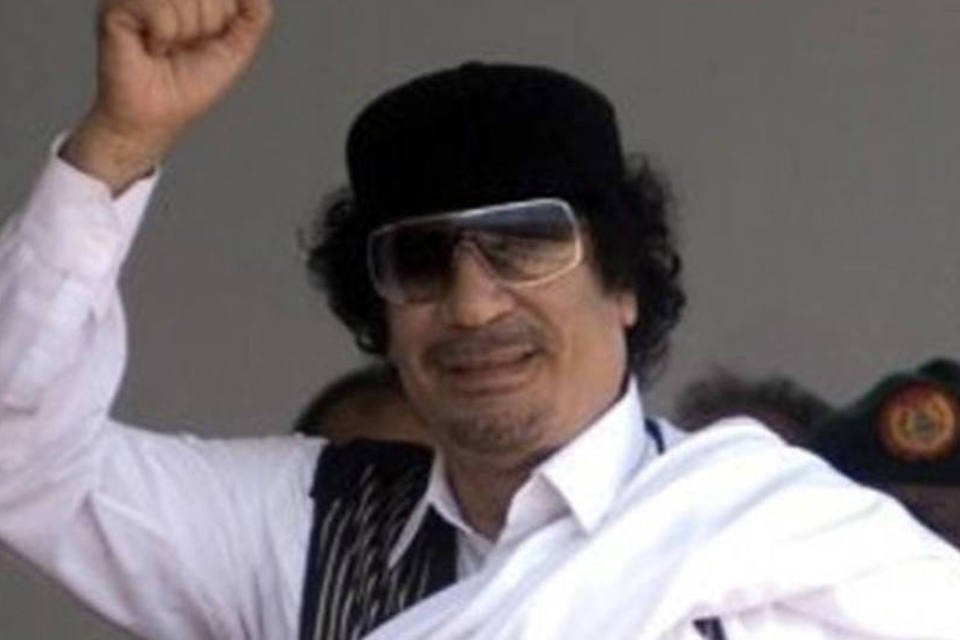 Kadafi diz estar fora do alcance dos bombardeios da Otan