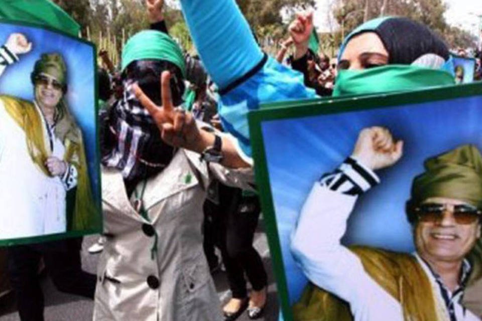 Kadafi mobiliza combatentes contra 'cruzados' e 'traidores'