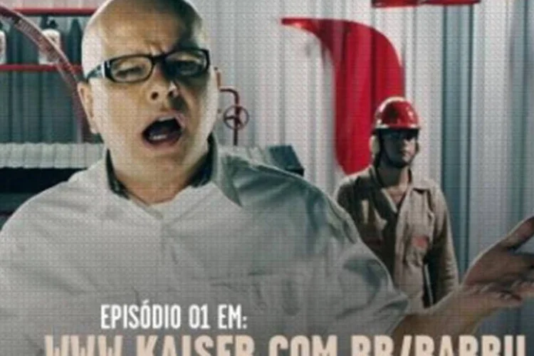 Marcelo Tas estrela campanha da Kaiser "Corta essa": nos vídeos, Tas propõe aos consumidores da marca “cortar” tudo aquilo que “deixa o verão torneirinha” (Divulgação)