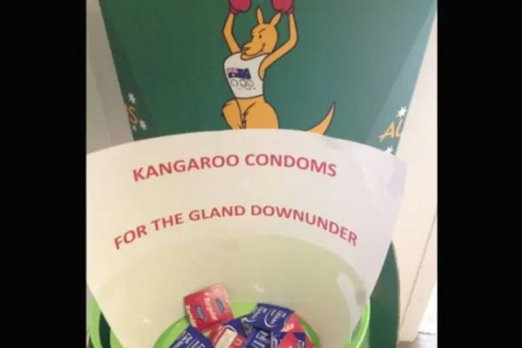 Vila Olímpica: foto de preservativos não oficiais levanta suspeita de marketing de emboscada (Reprodução)