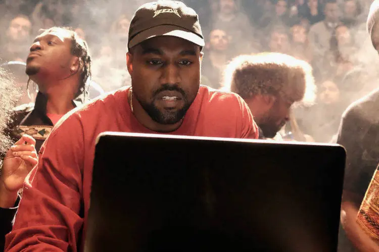 
	Kanye West: at&eacute; uma &quot;vaquinha&quot; virtual foi criada pra ajudar o m&uacute;sico a sair da crise
 (Dimitrios Kambouris/Getty Images)