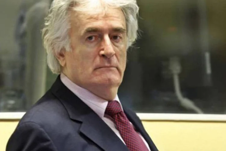
	Karadzic no Tribunal Internacional de Justi&ccedil;a de Haia: ele &eacute; acusado de genoc&iacute;dio, crimes contra a humanidade e crimes de guerra durante a guerra da B&oacute;snia
 (Michael Kooren/AFP)