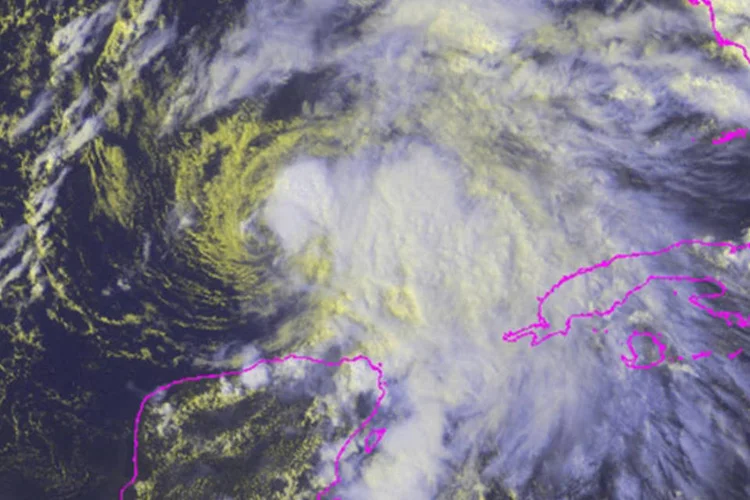 Tempestade tropical Karen: governadores da Louisiana, Mississipi e Flórida declararam estado de emergência de modo a acelerar os preparativos para a tempestade (Reuters)