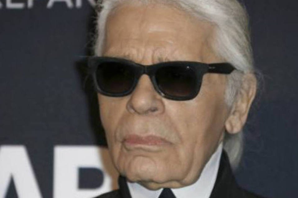 Lagerfeld surpreende ao exibir coleção em ‘aeroporto Chanel’