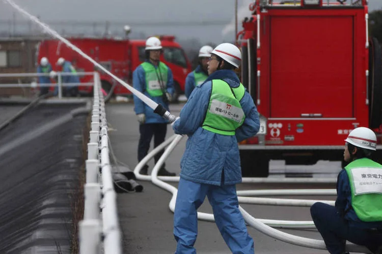 
	Kashiwazaki-Kariwa: mais de 6.000 funcion&aacute;rios circulam pela maior usina nuclear do mundo para manter instala&ccedil;&otilde;es que n&atilde;o vendem nem um quilowatt de eletricidade h&aacute; quatro anos
 (Tomohiro Ohsumi/Bloomberg)