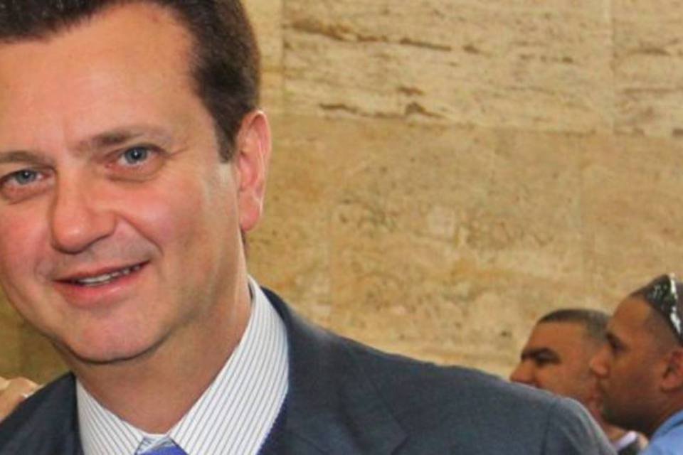 De Londres, Kassab diz que está indignado