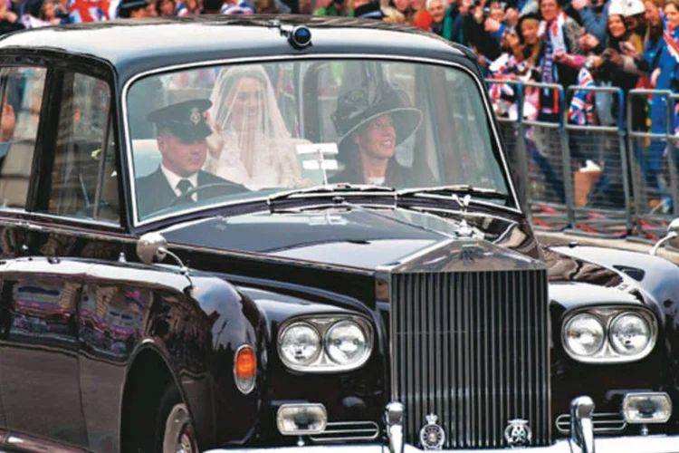 Em Londres, a noiva vai de Rolls-Royce: Kate Middleton escolheu um Phantom VI 1977 (Martin Bureau/AFP Photo)