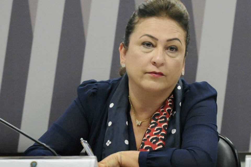 Ex-ministros pró-impeachment são hipócritas, diz Kátia Abreu