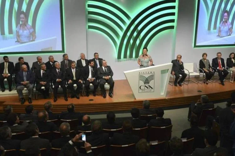 Kátia Abreu: “temos como objetivo o desenvolvimento nacional e o bem-estar social, acima de faccionismo ou guerras partidárias" (Valter Campanato/Agência Brasil)