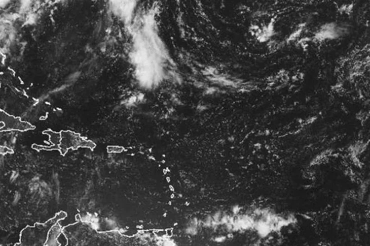 Katia, a 11ª tempestade tropical da temporada de ciclones do Atlântico, se encontra a 1.765 quilômetros ao oeste do extremo sul das ilhas de Cabo Verde (Getty Images)