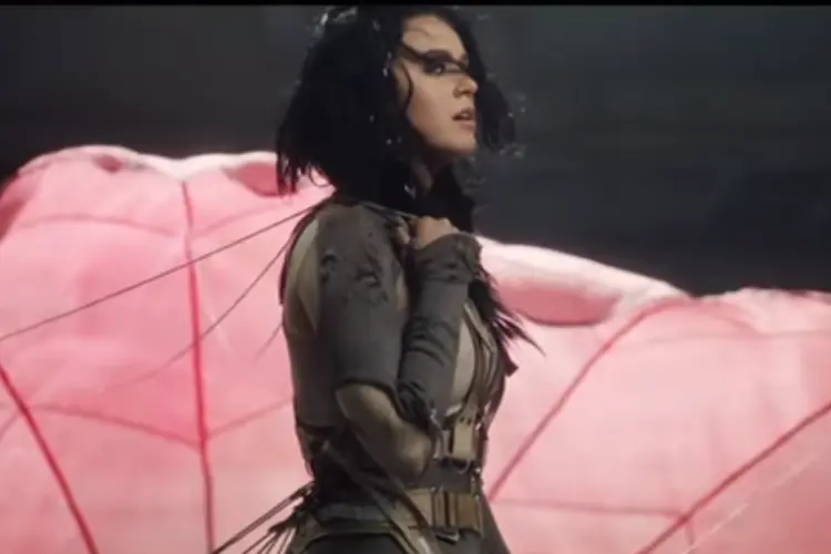 
	Katy Perry, em Rise: em menos de 24 horas, o v&iacute;deo j&aacute; bateu a marca de 1 milh&atilde;o de visualiza&ccedil;&otilde;es
 (Reprodução/YouTube)