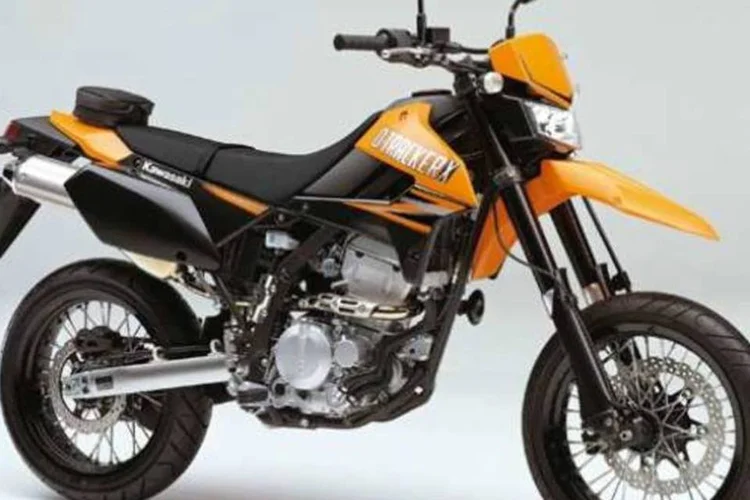 Kawasaki D-Tracker X: recall para substituição de tanque e fiação. (Divulgação)