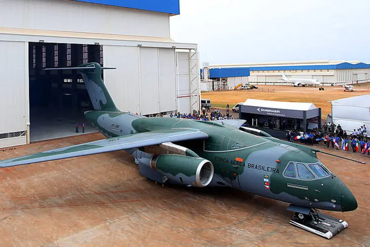 
	Avi&atilde;o KC-390, da Embraer: preju&iacute;zo de R$24,3 milh&otilde;es foi resultado, entre outros fatores, do aumento do imposto de renda diferido
 (Divulgação/Embraer)