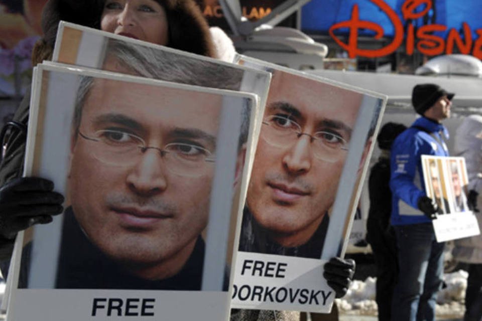 Rival de Putin, magnata russo tem pena de prisão reduzida