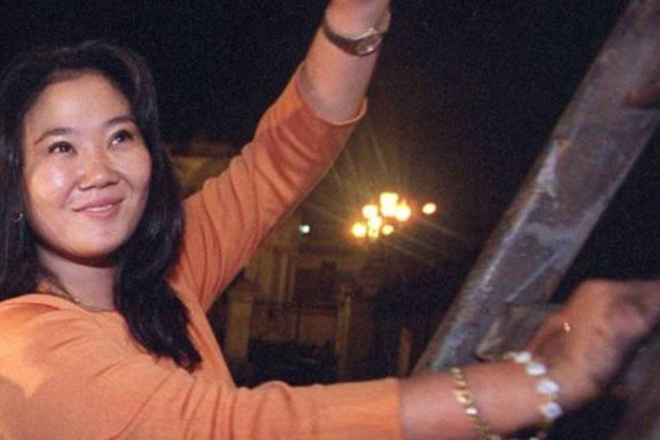 Keiko Fujimori se compromete a não repetir postura do pai