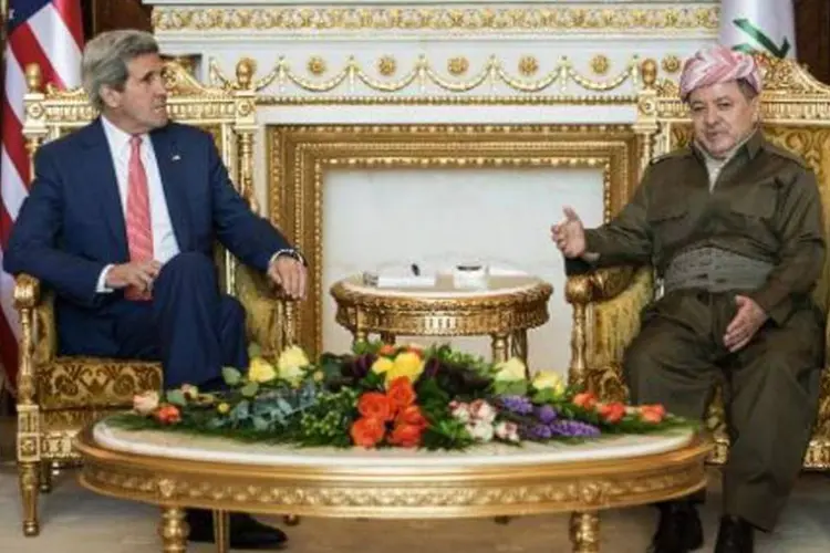 John Kerry e Massud Barzani: secretário de estado americano visita o Oriente Médio (Brendan Smialowski/AFP)