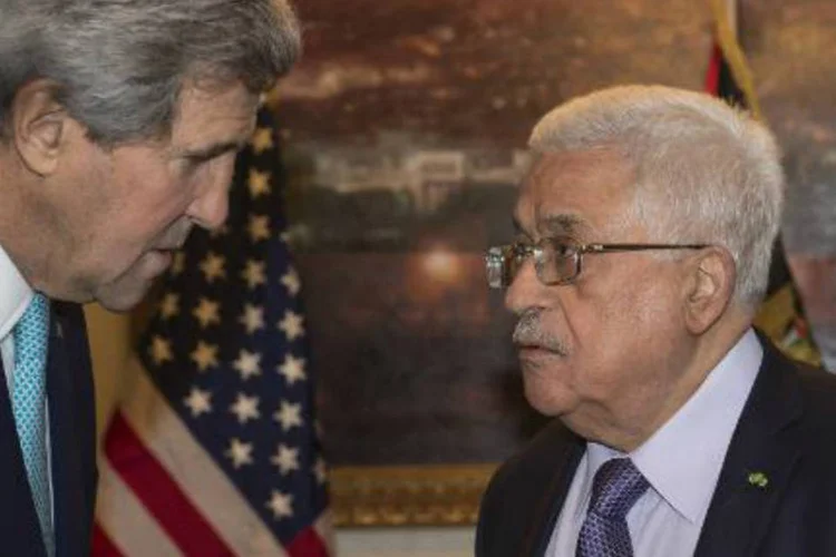 Kerry e Abbas: encontro abordou a tensão crescente entre israelenses e palestinos (AFP)