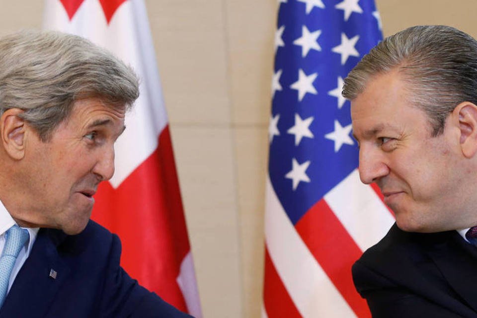 Kerry chega à Geórgia para assinar acordos de cooperação