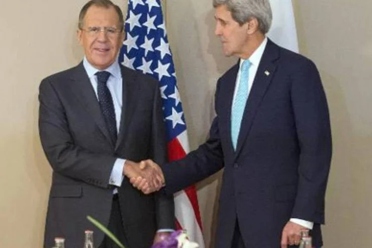 
	Kerry e Lavrov em encontro em Genebra: nesta ter&ccedil;a-feira, um ca&ccedil;a-bombardeiro Su-24 russo foi abatido por dois ca&ccedil;as turcos F-16
 (Evan Vucci/AFP)