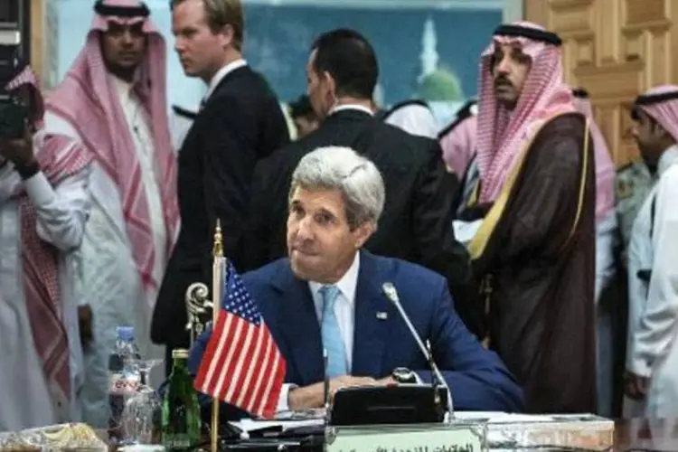 O secretário de Estado americano, John Kerry, reúne-se com líderes árabes (Brendan Smialowski/AFP)