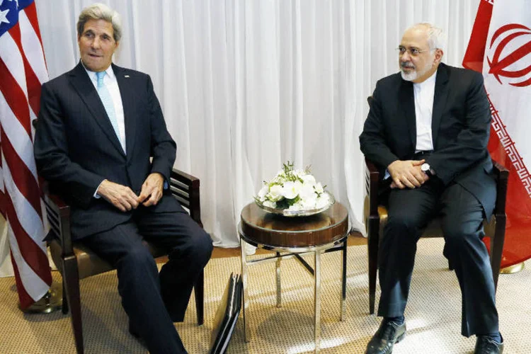 Kerry e Zarif: reunião faz parte dos esforços para afinar posições sobre o programa nuclear iraniano (Rick Wilking/Reuters)