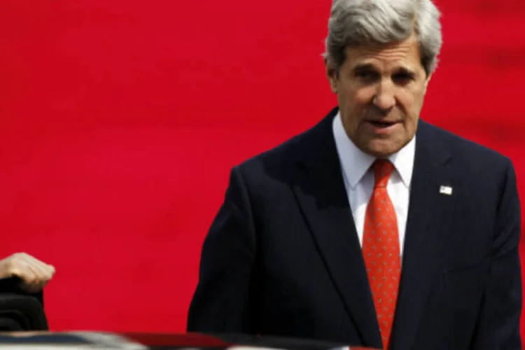 Secretário de Estado americano, John Kerry, chega ao aeroporto militar de Seongnam, na Coreia do Sul (REUTERS / Kim Hong-Ji)