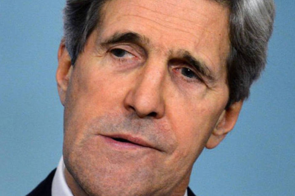 Kerry visita Paris e fala sobre Síria, Mali e Irã