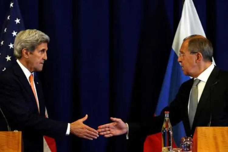 
	Kerry e Lavrov: em uma reuni&atilde;o de emerg&ecirc;ncia do Conselho da ONU, Kerry e Lavrov travaram uma disputa verbal sobre a S&iacute;ria
 (Kevin Lamarque/Reuters)