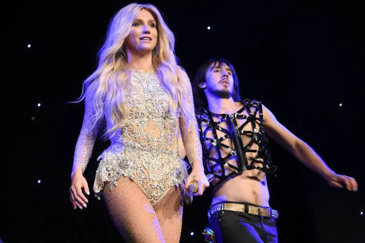 
	Kesha: Swift doou US$ 250 mil para que a cantora enfrentasse per&iacute;odo em que segue atrelada ao produtor que ela acusa de abuso
 (Jamie McCarthy/Getty Images)