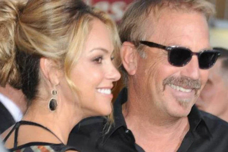Kevin Costner e a mulher, Christine Baumgartner: o filme, que estreia sexta-feira nos Estados Unidos, deverá se chamar "A grande escolha" no Brasil (Angela Weiss/AFP)