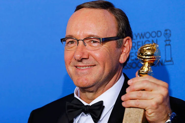 O ator Kevin Spacey ficou com a estatueta de melhor ator de drama do Globo de Ouro por seu trabalho na série "House of Cards" (REUTERS/Mike Blake)