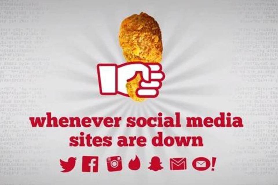
	A&ccedil;&atilde;o do KFC: toda vez que uma rede social ficar fora do ar por algum motivo, o restaurante vai distribuir produtos de gra&ccedil;a
 (Reprodução/Vimeo)