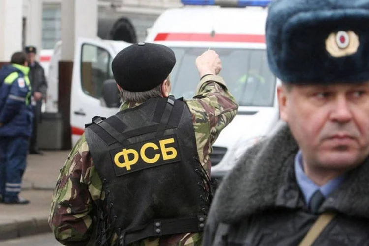 
	FBS: segundo o FSB, os agentes apreenderam &quot;grande quantidade de armas, material explosivo e outros objetos para a atividade terrorista&quot;.
 (Reuters)