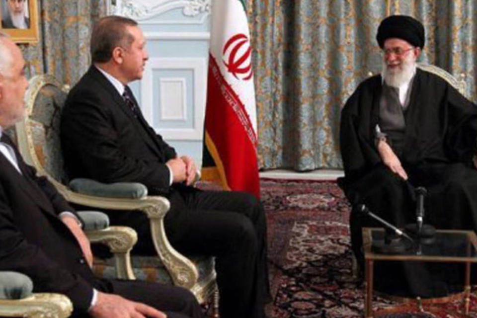 Guia supremo do Irã afirma que país defenderá regime sírio
