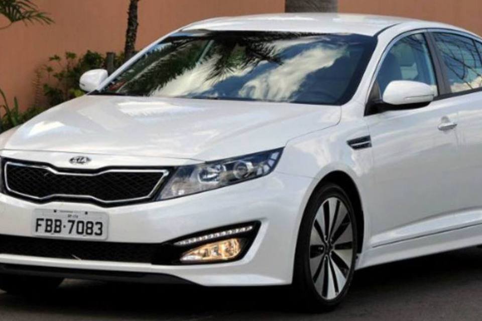 Kia Optima chega ao Brasil por R$ 96.900