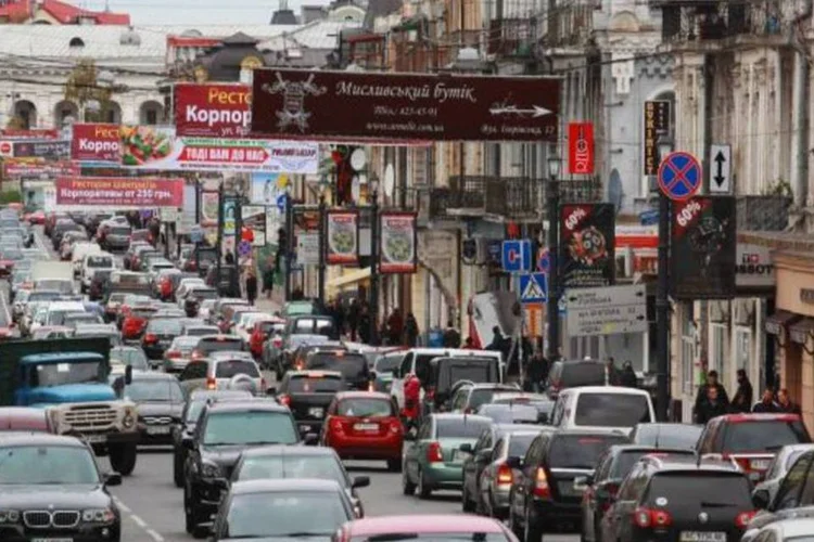 
	Carros no tr&acirc;nsito: a KBA come&ccedil;ou no final de setembro uma revis&atilde;o generalizada de ve&iacute;culos
 (Getty Images/Joern Pollex)