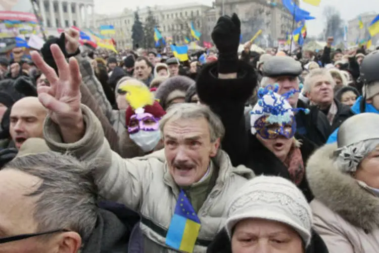 
	Manifestantes em Kiev, Ucr&acirc;nia: Parlamento da&nbsp;Ucr&acirc;nia&nbsp;anistia que deixar&aacute; em liberdade quase todos os detidos durante grandes&nbsp;protestos&nbsp;e dist&uacute;rbios dos &uacute;ltimos dois meses
 (REUTERS/Gleb Garanich)