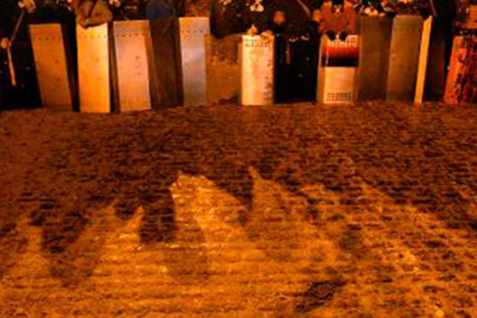 
	Manifestantes ucranianos constroem uma barricada, no centro de Kiev: o l&iacute;der do movimento indicou o in&iacute;cio de uma &quot;ofensiva prometida&quot;
 (Sergei Supinsky/AFP)
