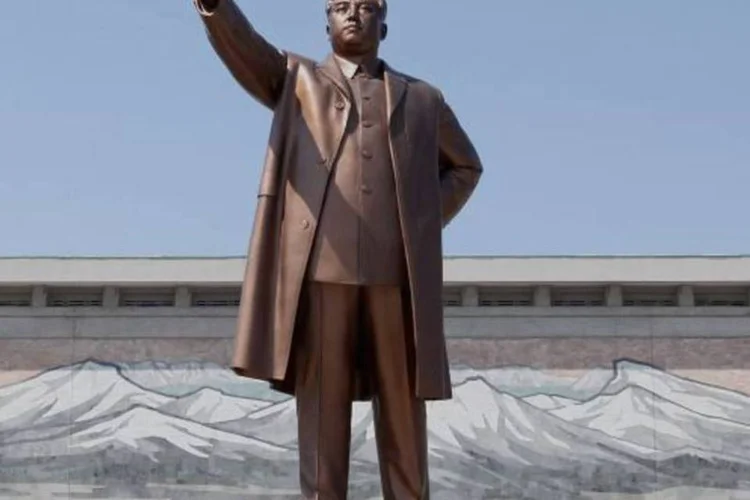 O regime norte-coreano "esteve ensaiando um desfile militar, com tropas e equipamento, na base aérea de Mirim, perto de Pyongyang", declarou à agência um alto funcionário de Seul (Feng Li/Getty Images)