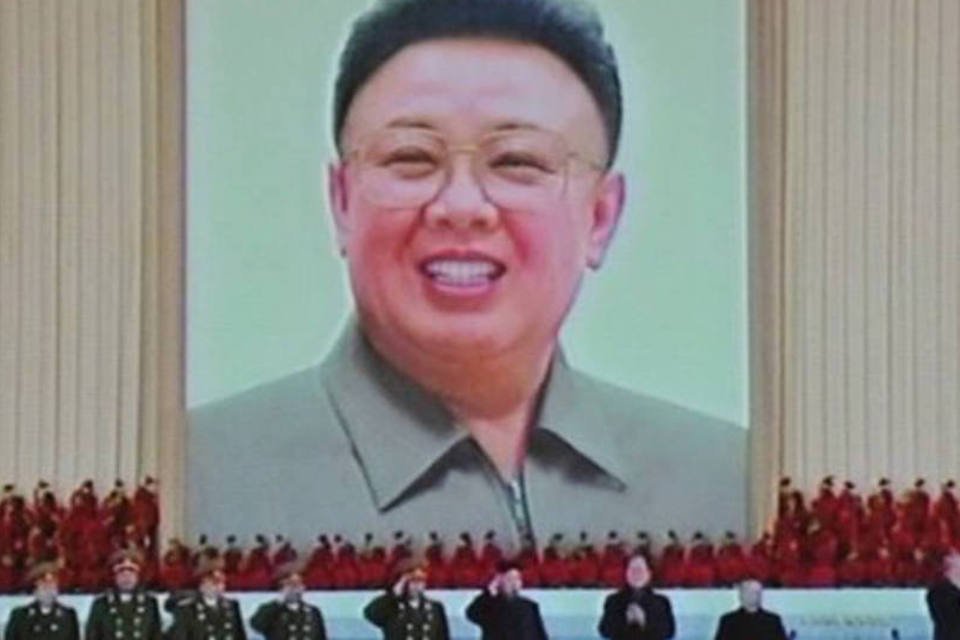 Coreia do Norte homenageia Kim Jong-il em seu 70º aniversário
