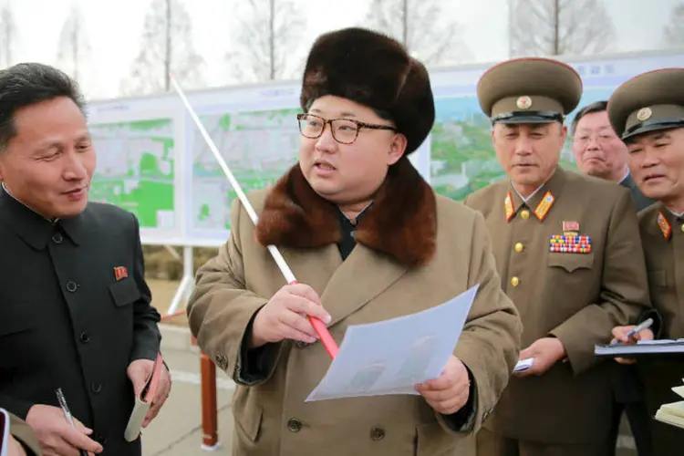 
	Kim Jong-un: l&iacute;der da Coreia do Norte supervisionou os testes de lan&ccedil;amento para &quot;estudar a sua viabilidade&quot;
 (Reuters)